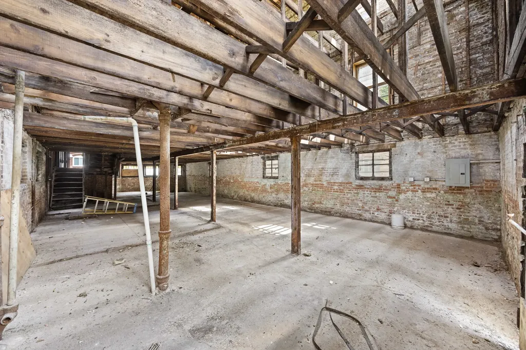 8012 South Elizabeth Street Chicago IL 60620
