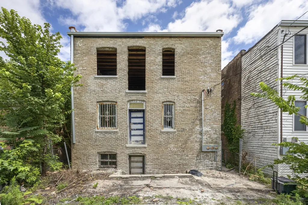 8012 South Elizabeth Street Chicago IL 60620