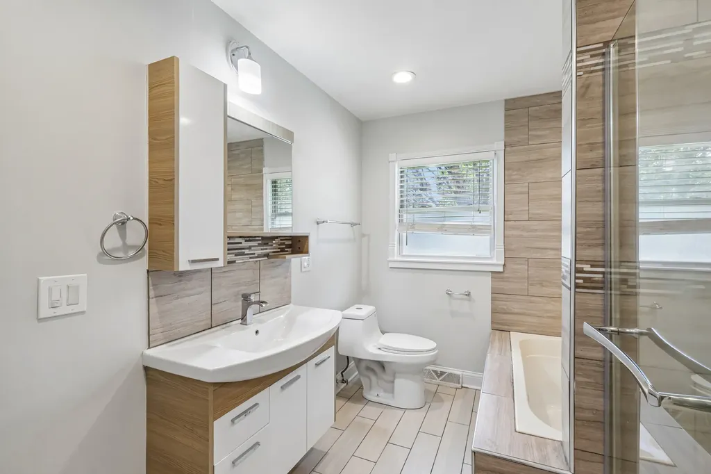 520 Woodlyn Drive Aurora IL 60505