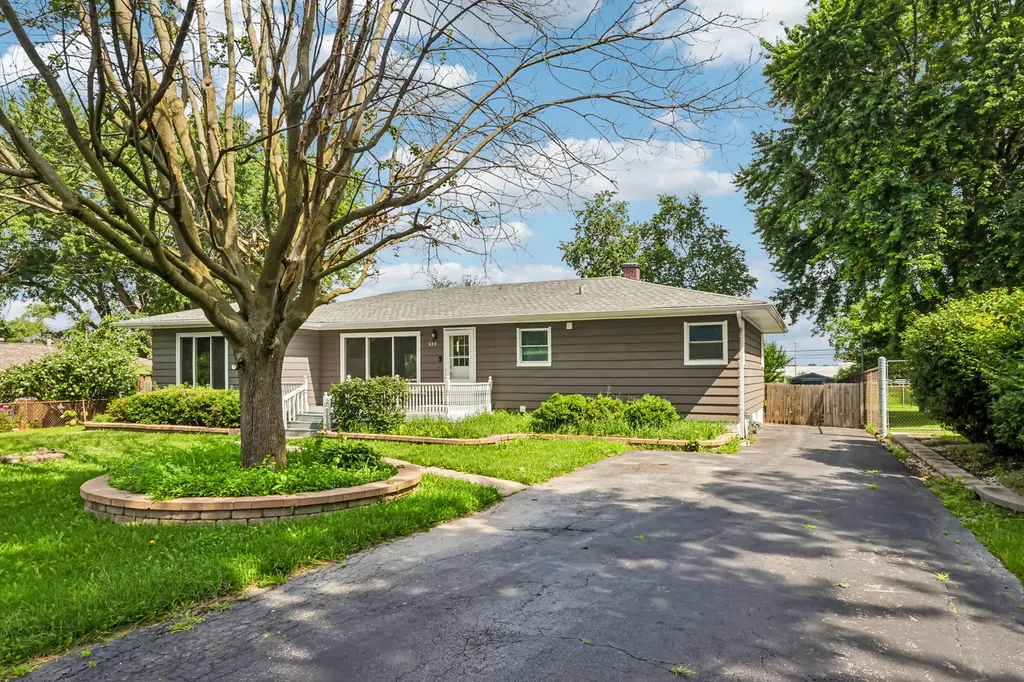 520 Woodlyn Drive Aurora IL 60505