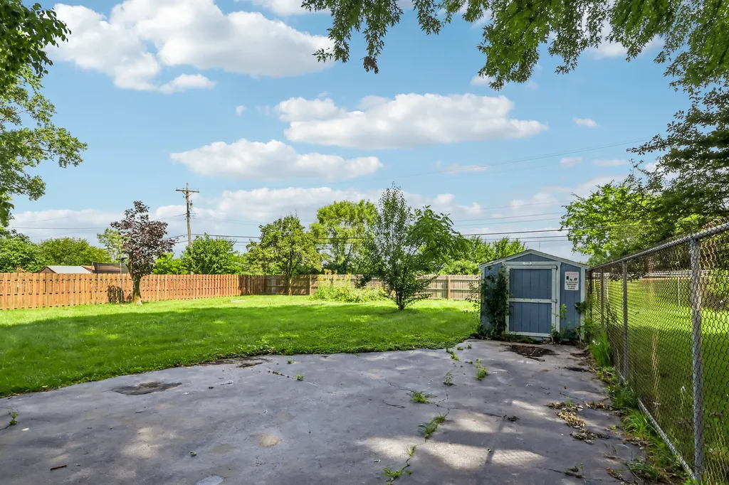 520 Woodlyn Drive Aurora IL 60505