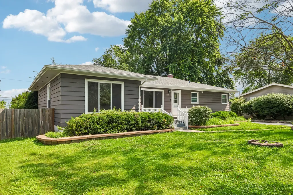 520 Woodlyn Drive Aurora IL 60505