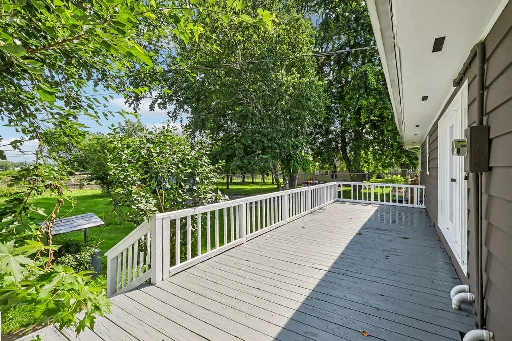 520 Woodlyn Drive Aurora IL 60505