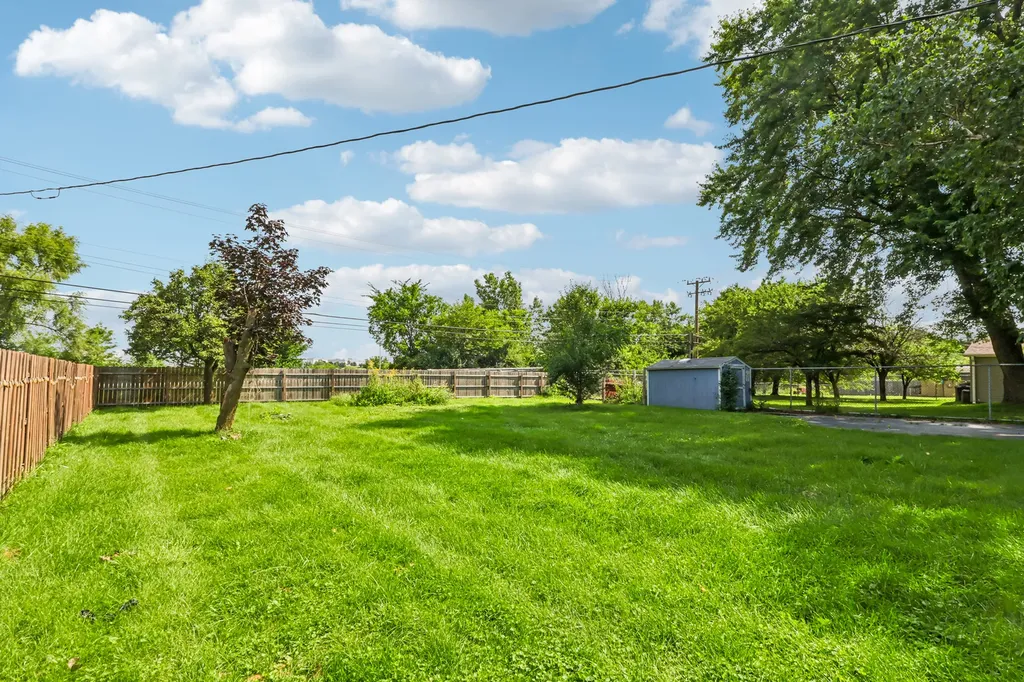 520 Woodlyn Drive Aurora IL 60505
