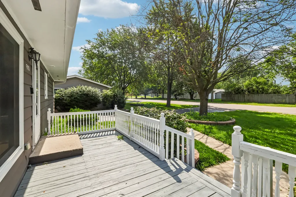 520 Woodlyn Drive Aurora IL 60505