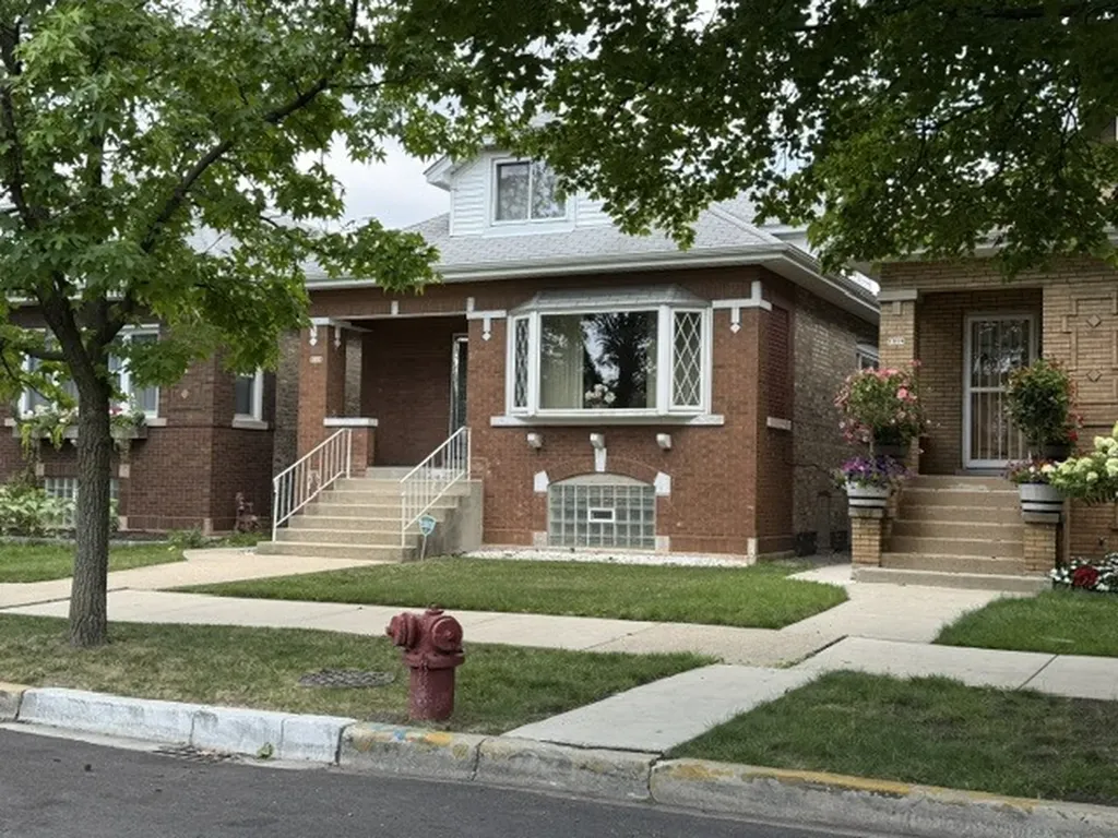 5330 West Melrose Street Chicago IL 60641