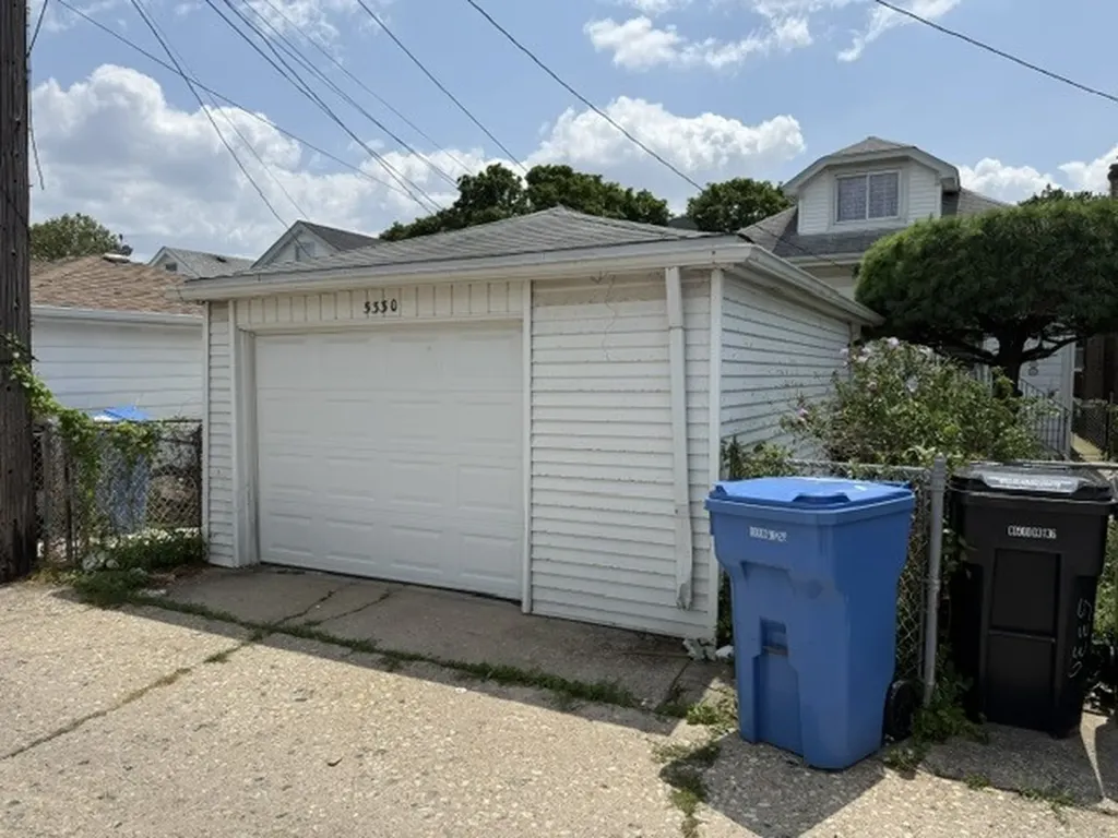 5330 West Melrose Street Chicago IL 60641