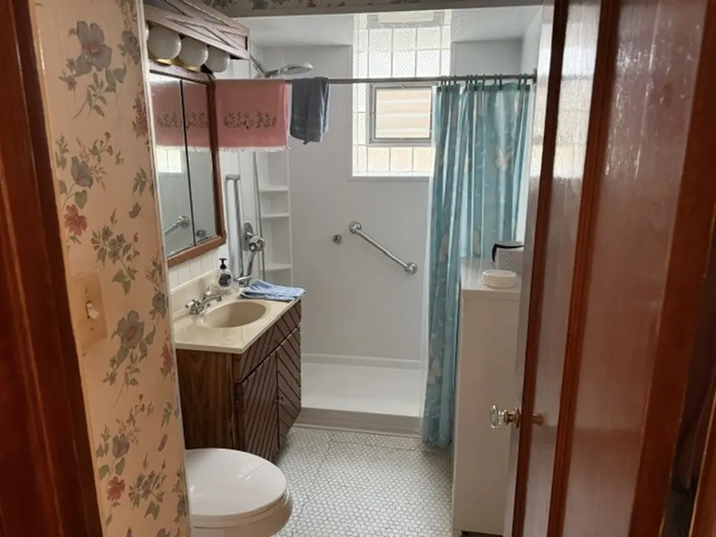5330 West Melrose Street Chicago IL 60641