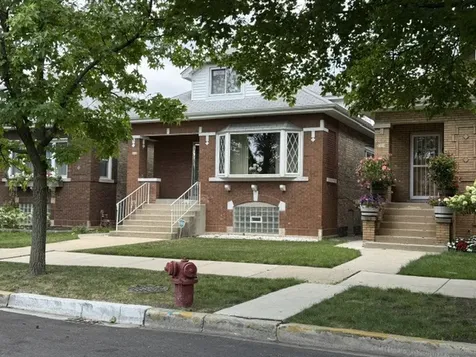 5330 West Melrose Street Chicago IL 60641