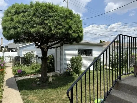 5330 West Melrose Street Chicago IL 60641