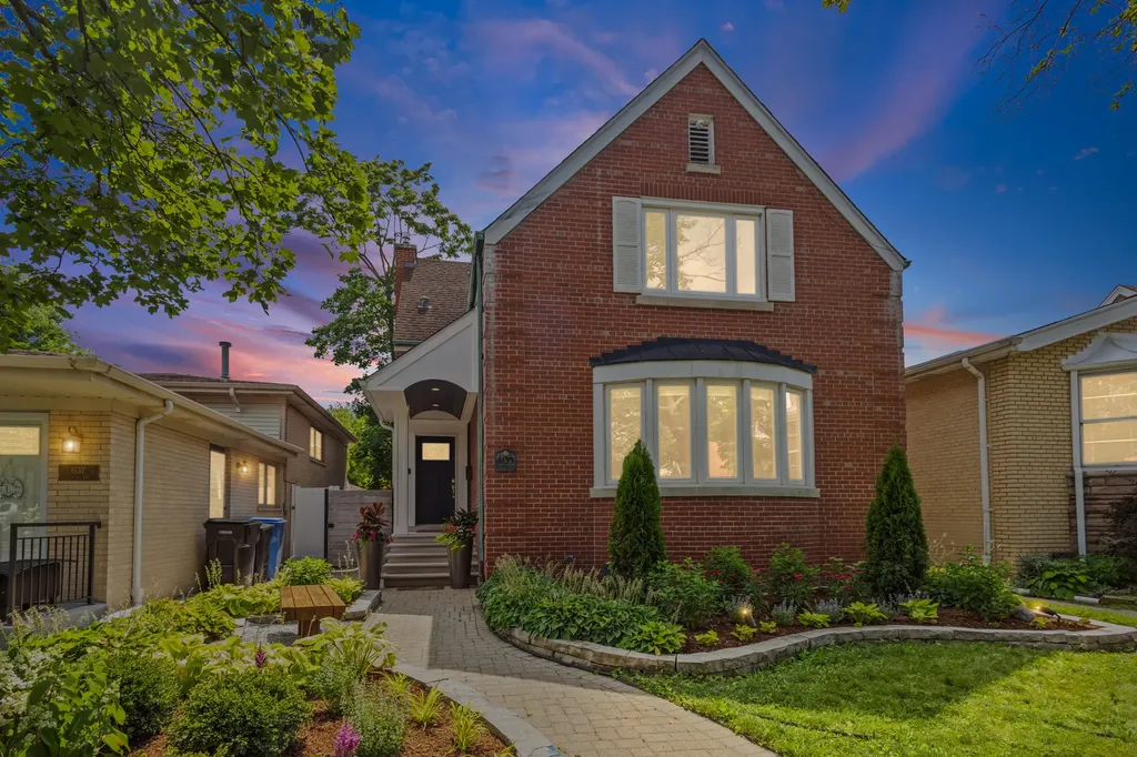 6133 North Lenox Avenue Chicago IL 60646