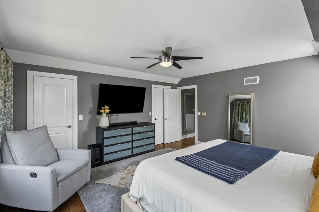 6133 North Lenox Avenue Chicago IL 60646