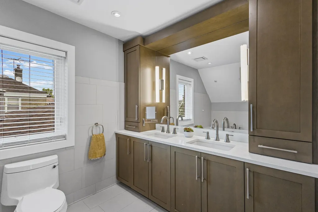 6133 North Lenox Avenue Chicago IL 60646