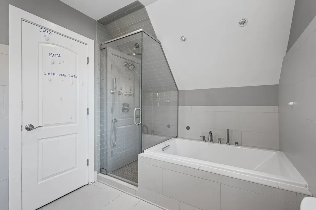 6133 North Lenox Avenue Chicago IL 60646