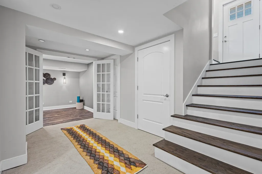 6133 North Lenox Avenue Chicago IL 60646