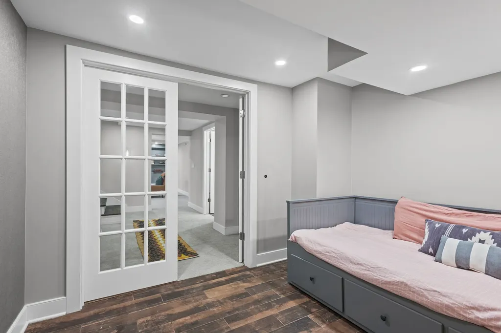 6133 North Lenox Avenue Chicago IL 60646