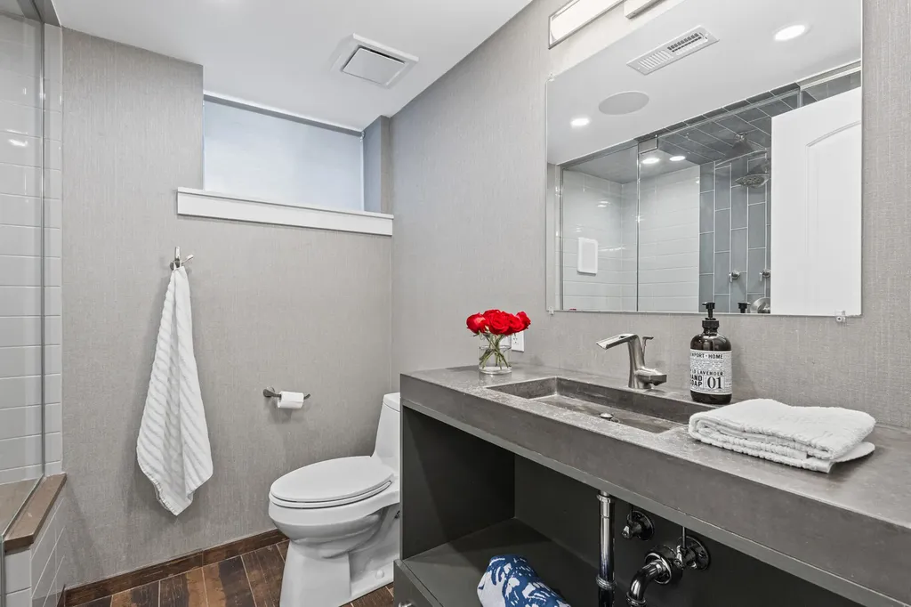 6133 North Lenox Avenue Chicago IL 60646