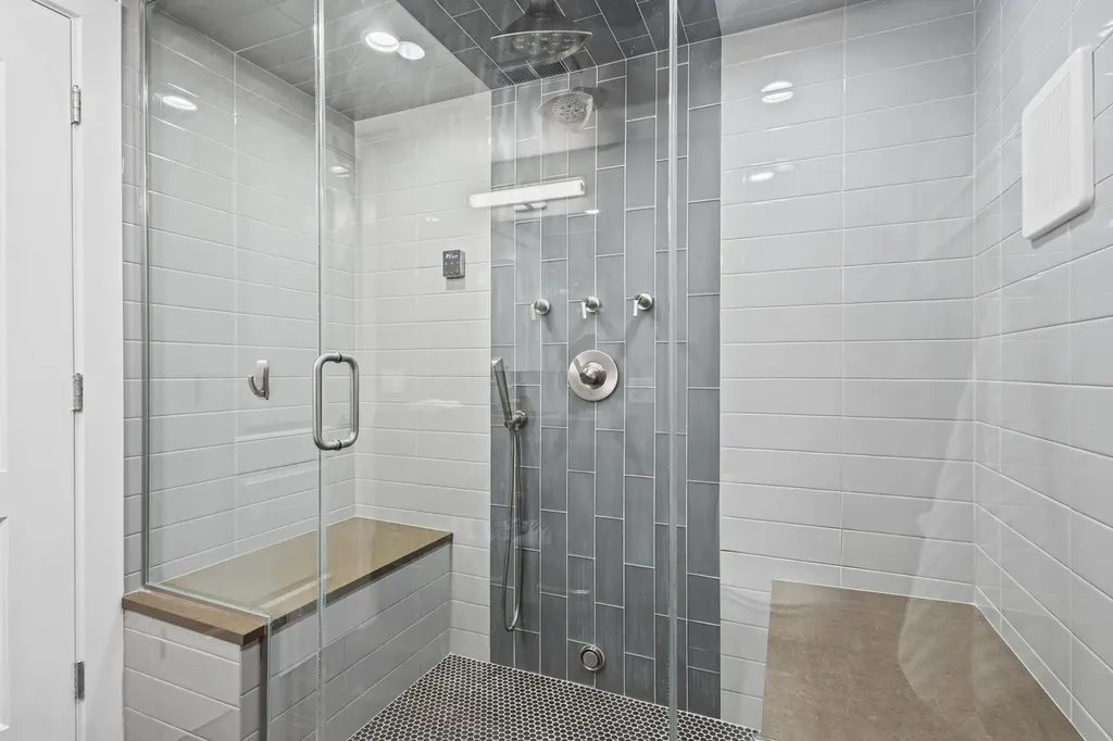 6133 North Lenox Avenue Chicago IL 60646