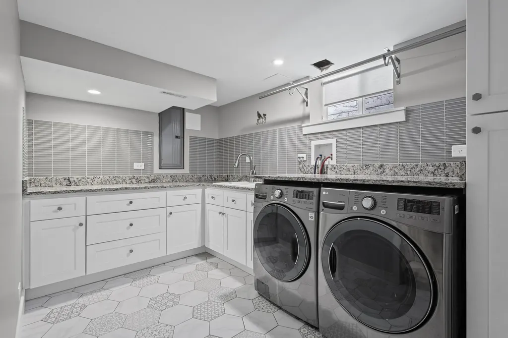 6133 North Lenox Avenue Chicago IL 60646