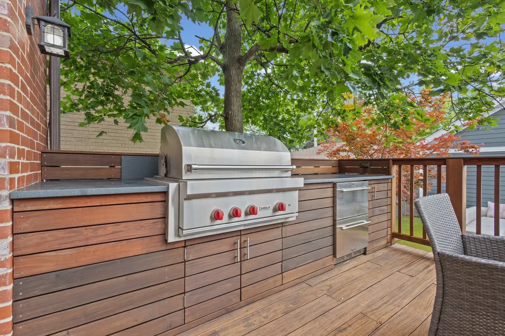 6133 North Lenox Avenue Chicago IL 60646
