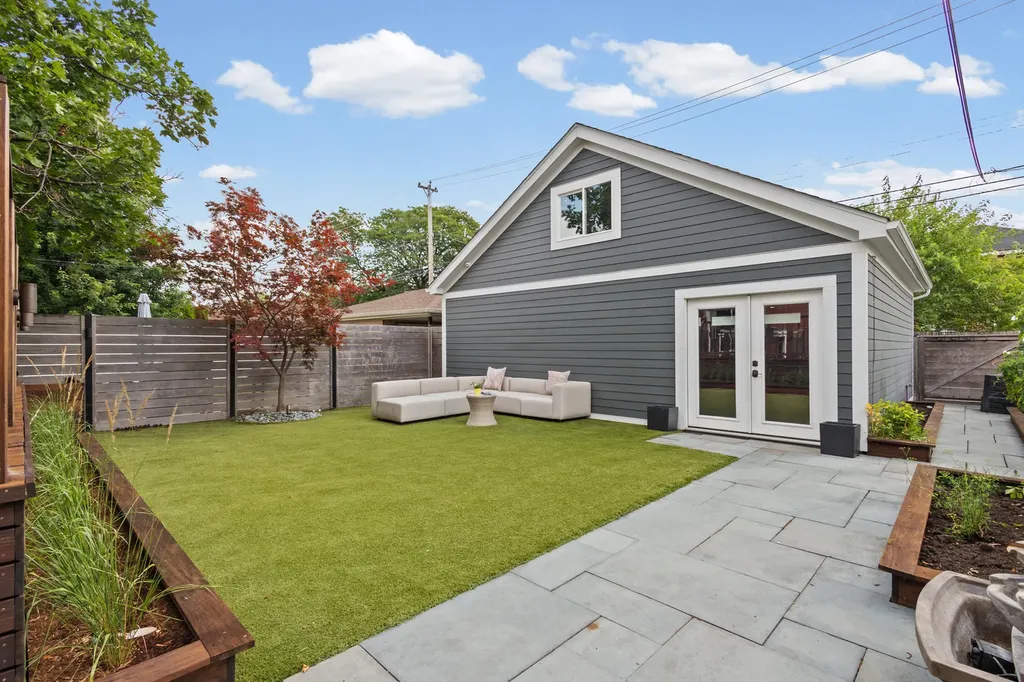 6133 North Lenox Avenue Chicago IL 60646