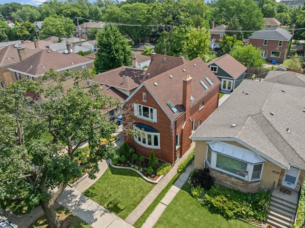 6133 North Lenox Avenue Chicago IL 60646