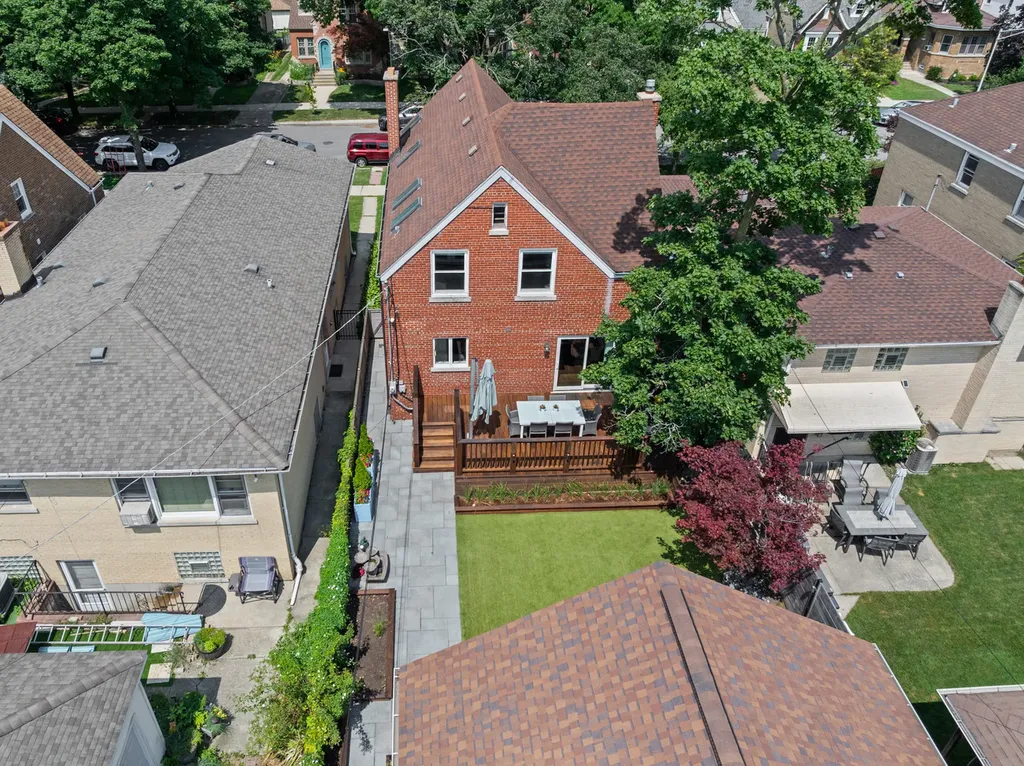 6133 North Lenox Avenue Chicago IL 60646