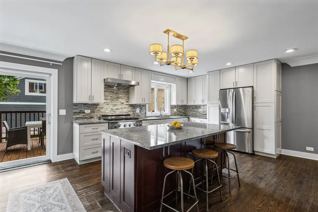 6133 North Lenox Avenue Chicago IL 60646