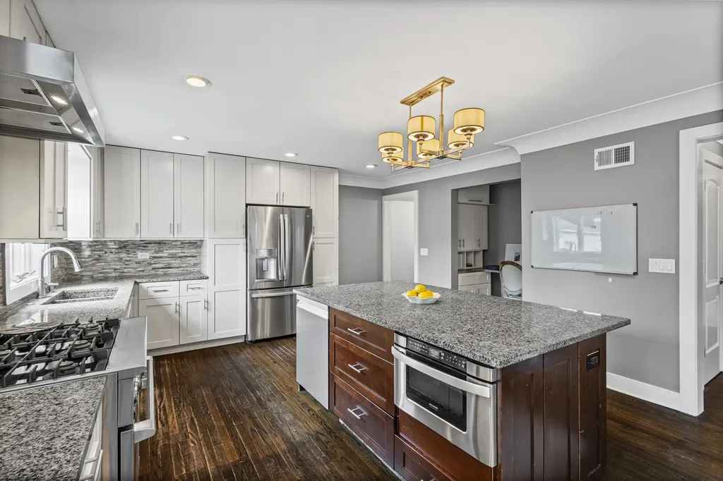 6133 North Lenox Avenue Chicago IL 60646