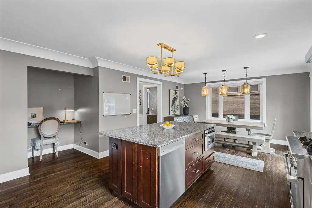 6133 North Lenox Avenue Chicago IL 60646