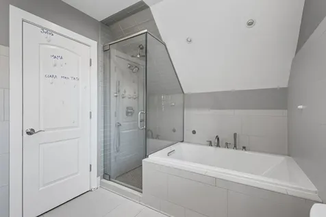 6133 North Lenox Avenue Chicago IL 60646