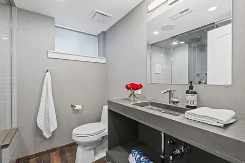 6133 North Lenox Avenue Chicago IL 60646