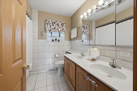 4850 Michigan Avenue Schiller Park IL 60176