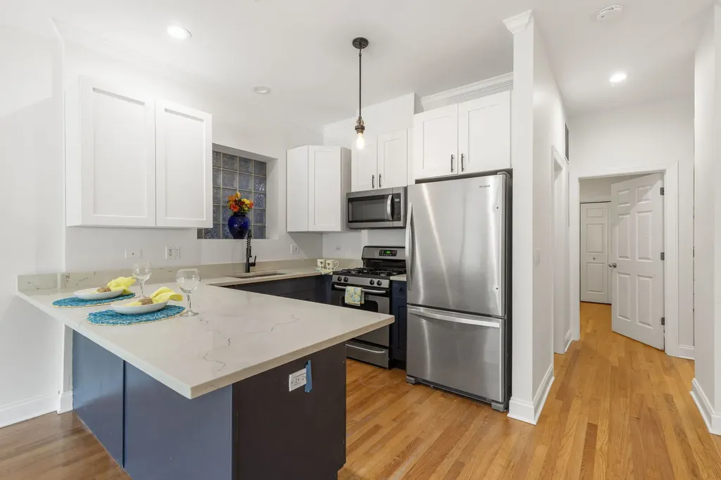 4662 North Winthrop Avenue Chicago IL 60640
