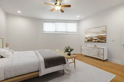 4662 North Winthrop Avenue Chicago IL 60640