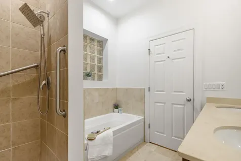 4662 North Winthrop Avenue Chicago IL 60640