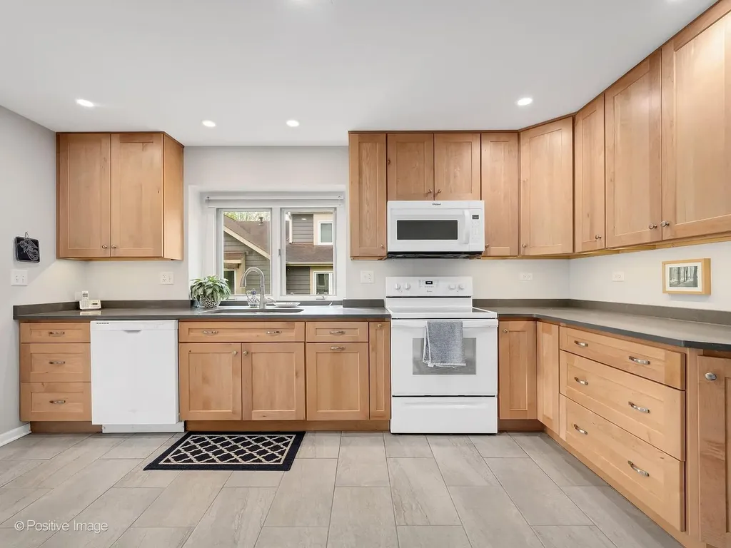 517 Renn Court Wheaton IL 60187