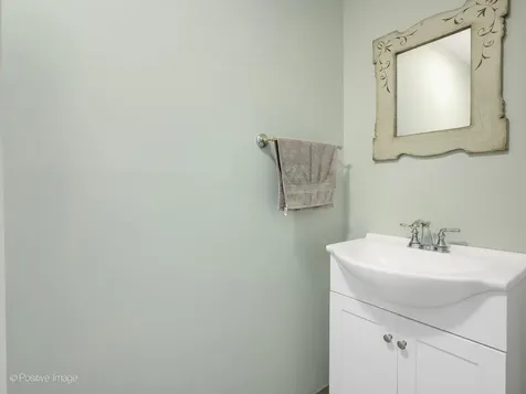 517 Renn Court Wheaton IL 60187