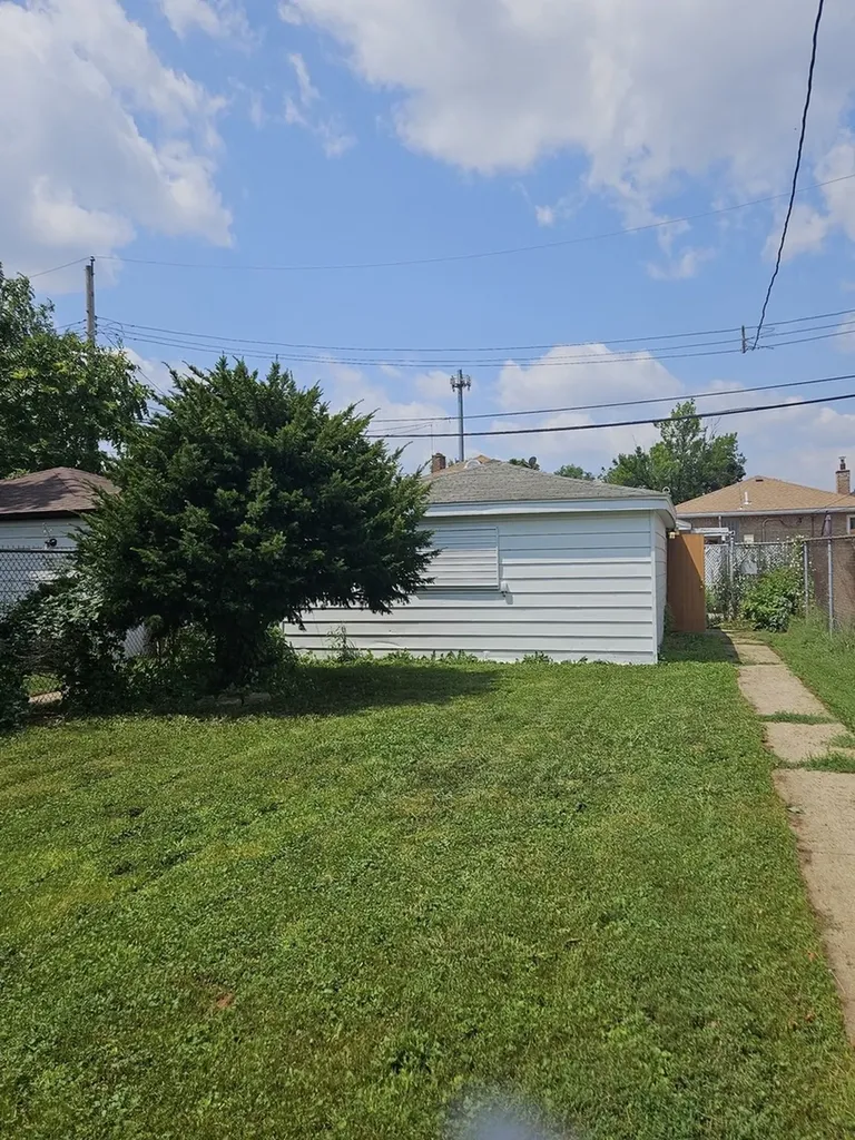 10638 South Eberhart Avenue Chicago IL 60628