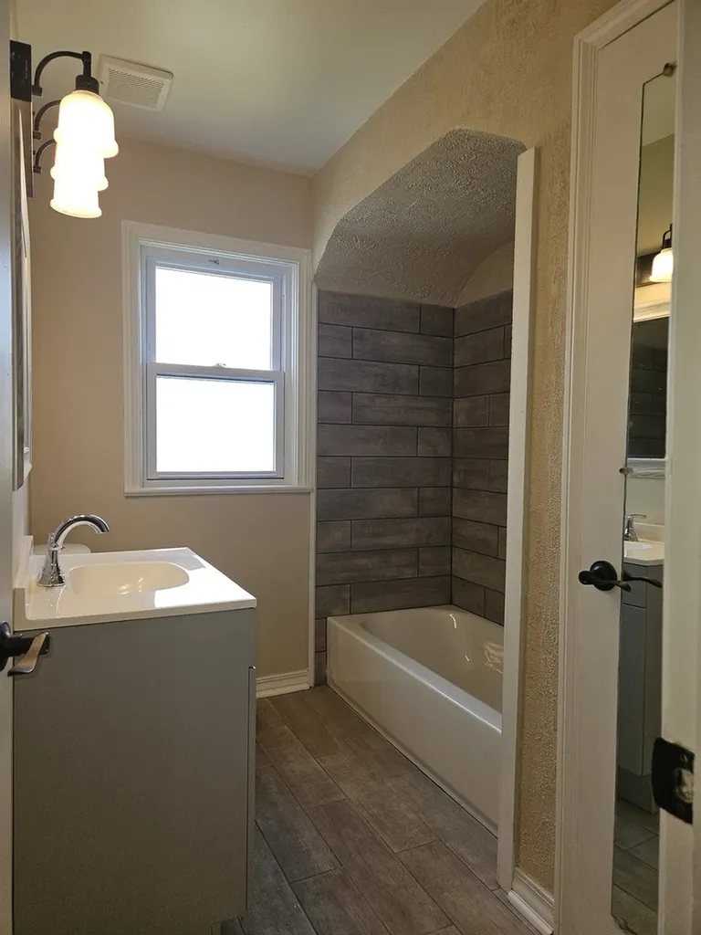 10638 South Eberhart Avenue Chicago IL 60628