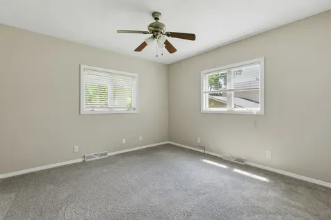 3325 40TH Street Moline IL 61265