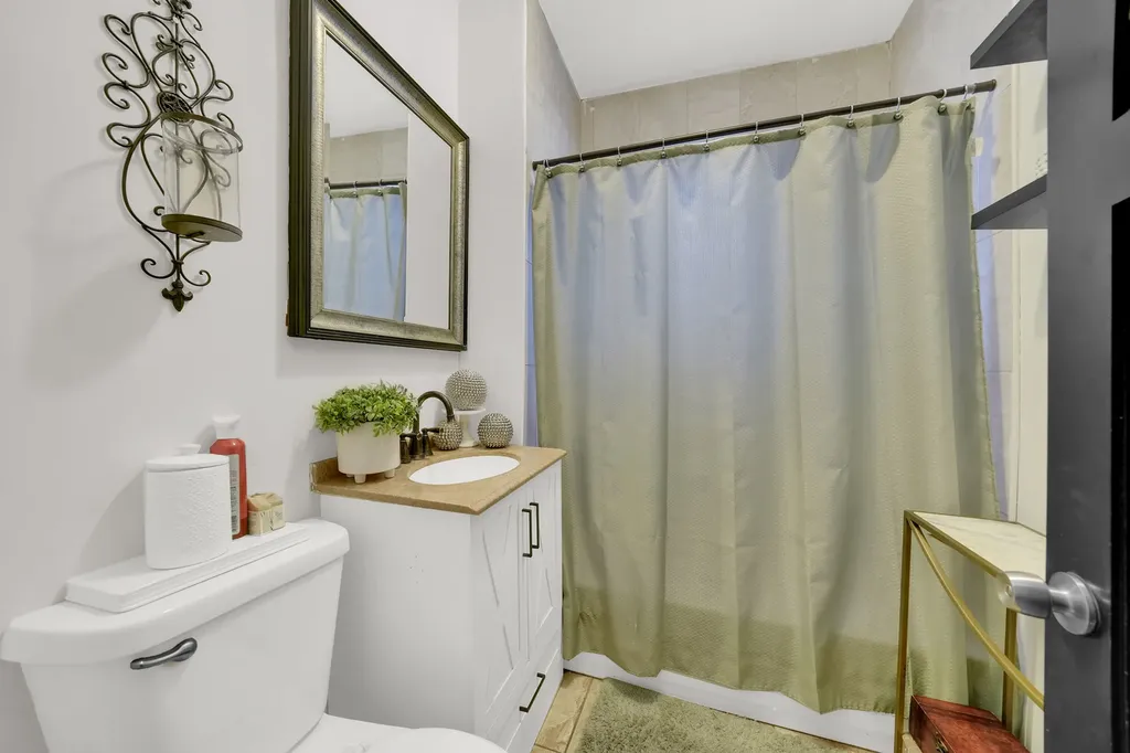 3353 West 60th Street S Chicago IL 60629