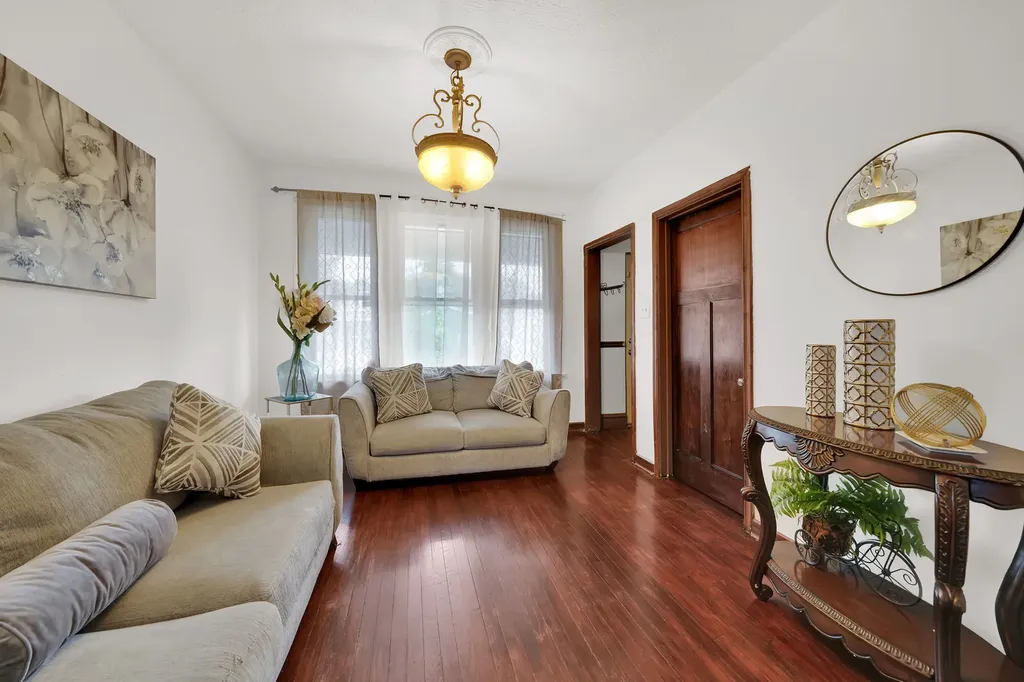 3353 West 60th Street S Chicago IL 60629