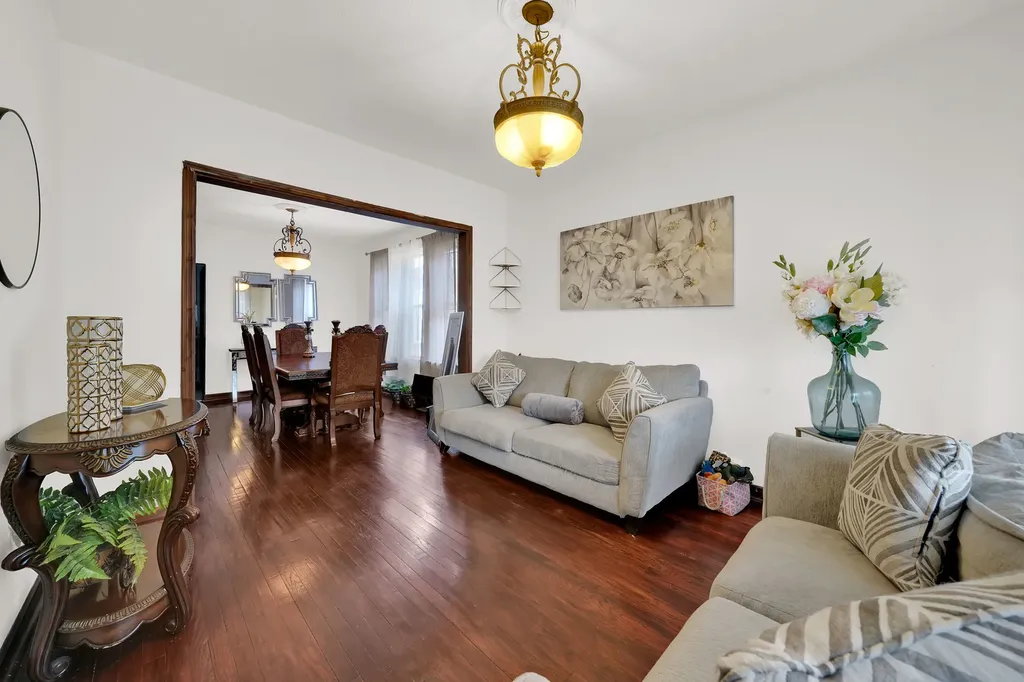 3353 West 60th Street S Chicago IL 60629