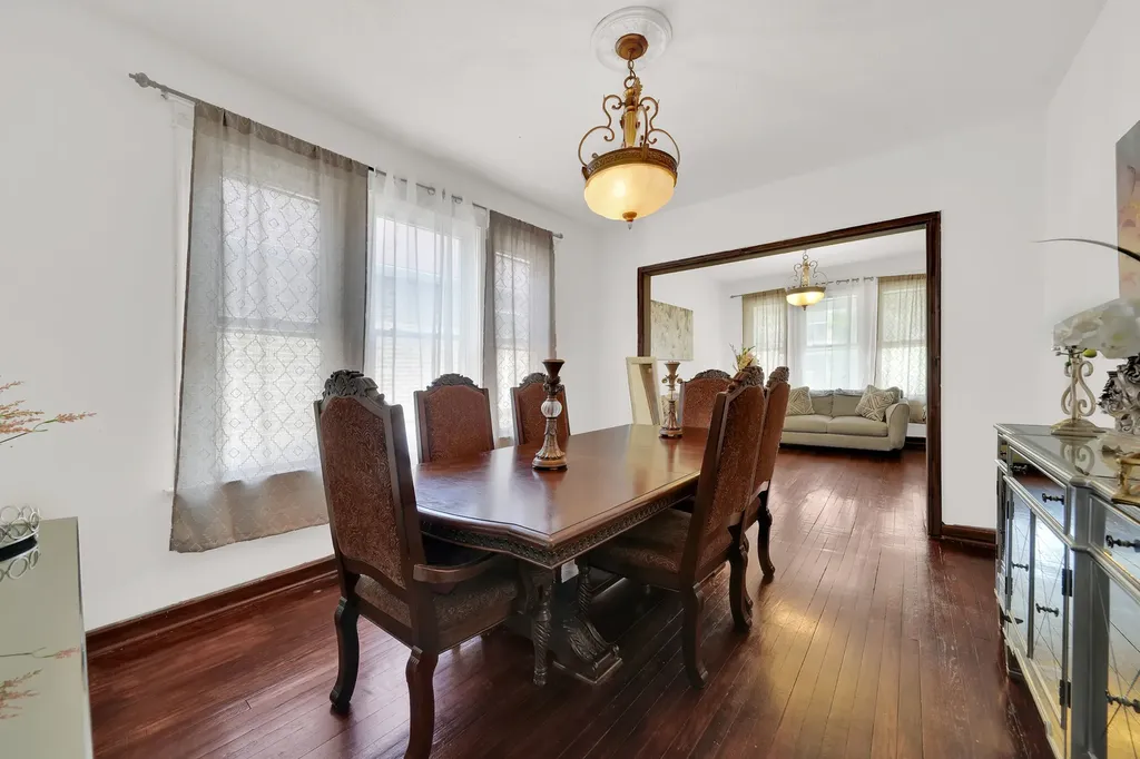 3353 West 60th Street S Chicago IL 60629
