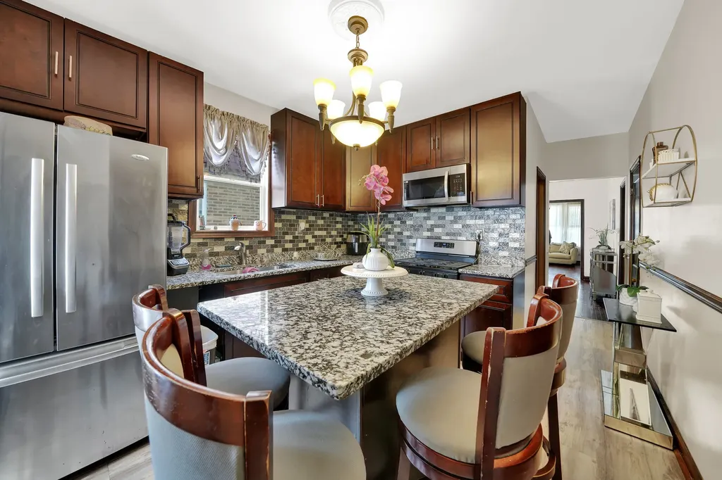 3353 West 60th Street S Chicago IL 60629