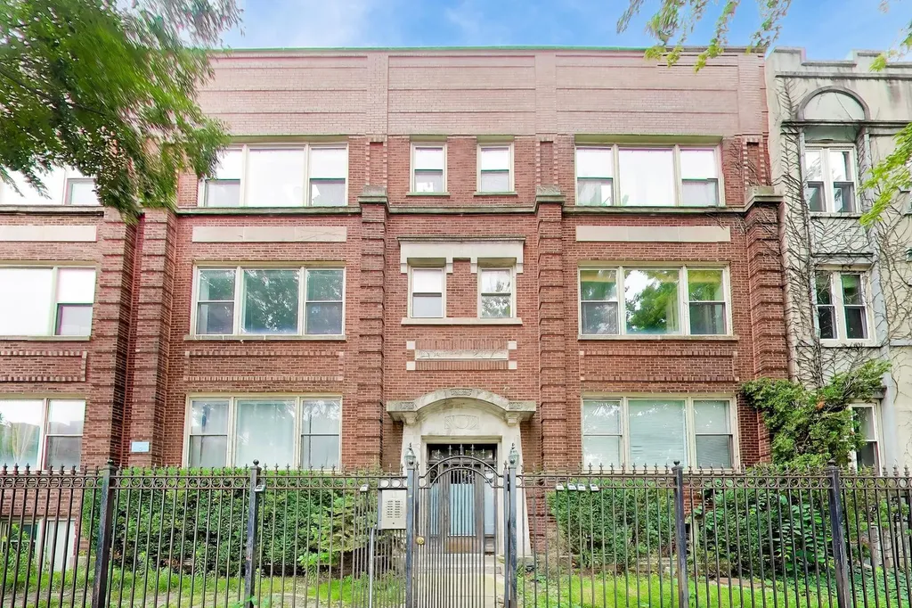 835 West Lawrence Avenue Chicago IL 60640