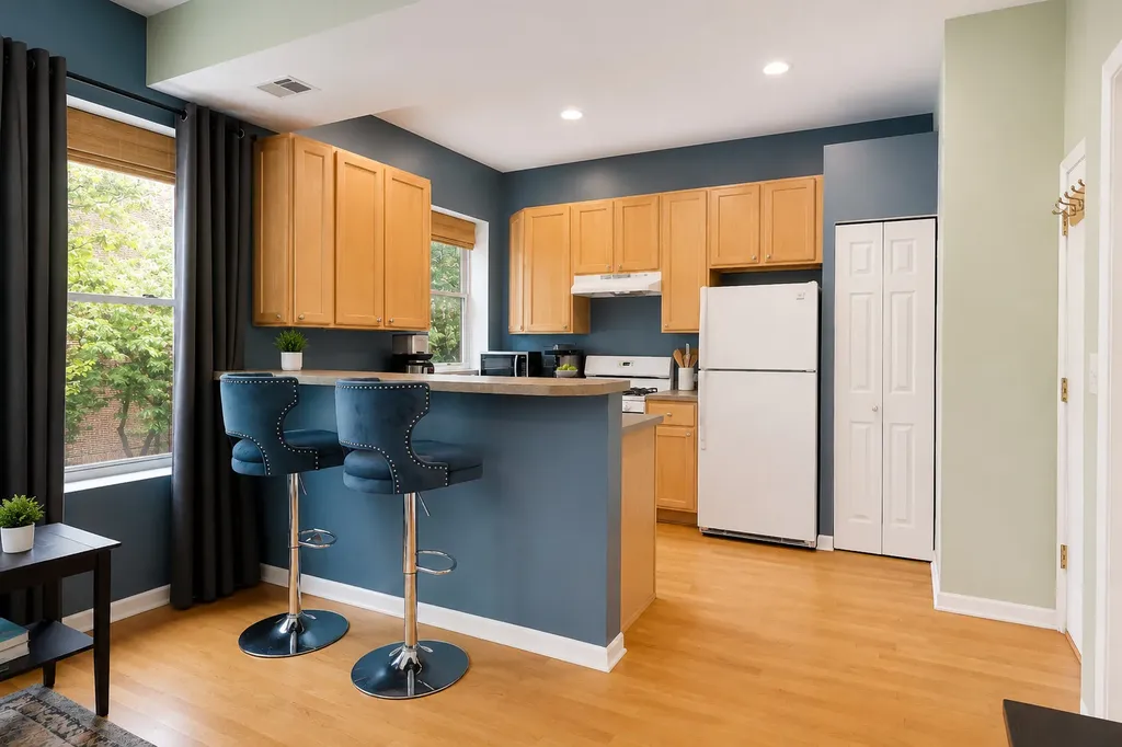835 West Lawrence Avenue Chicago IL 60640