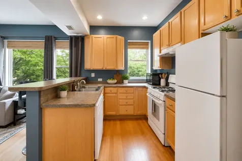 835 West Lawrence Avenue Chicago IL 60640