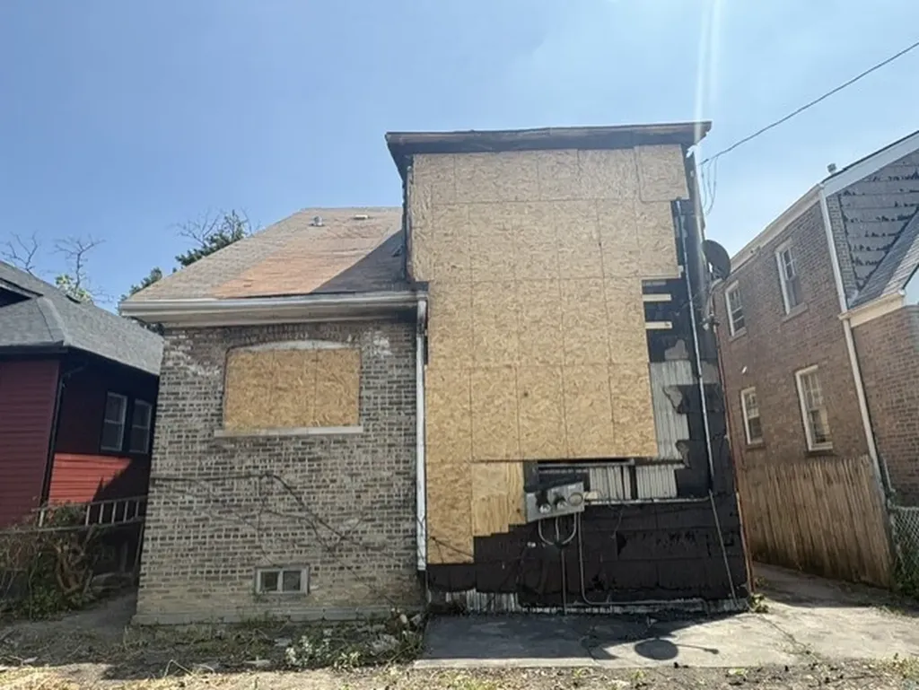 10404 South Emerald Avenue Chicago IL 60628